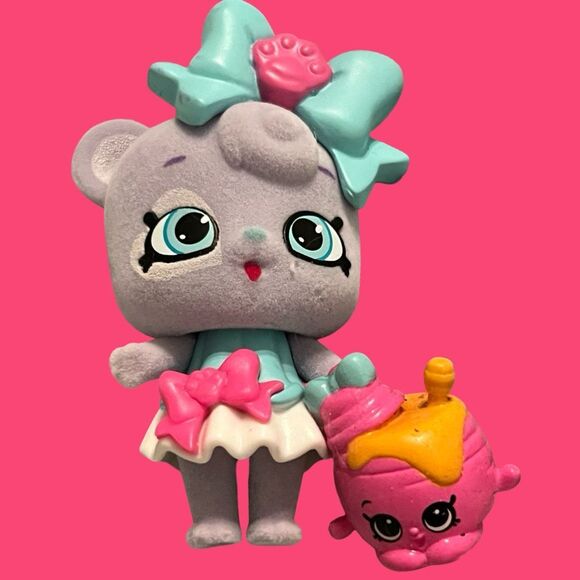 Lot of 8 Moose Toys Shopkins Wild Styles Fuzzy Shoppets 5 Stands & Shopkins - Picture 8 of 9